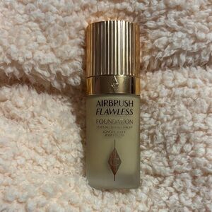 Charlotte Tilbury Airbrush Flawless Foundation - 7.5 Neutral